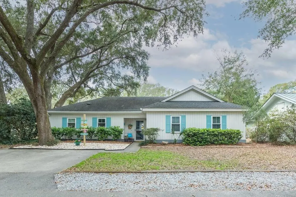 Holiday home Charming 3Br 2 Bath Beach Bungalow With Hot Tub! Hilton Head Island