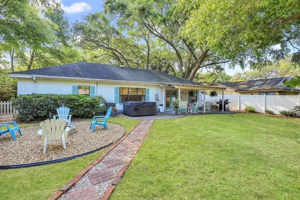 Charming 3Br 2 Bath Beach Bungalow With Hot Tub! Hilton Head Island Holiday home